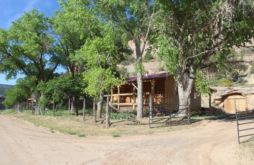 Monticello Cabin | Vineyard views from our cozy Montezuma Cabin
