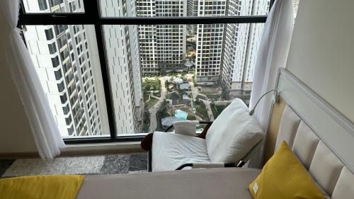 District 9 Apartment | Vinhome Grandpark TPHCM Vietnam Masteri Centre Point Luxury Apartment with Adventure at Your Doorstep - Amusement Park & Poolside Comfort!