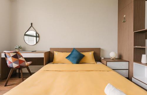 Trung Hoa Nhan Chinh Apartment | Vinhomes D'Capitale 2-bedroom Apartment with Bath tub and Lake View