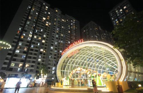 Hoang Mai Apartment | Vinhomes Times City by Emily in Town