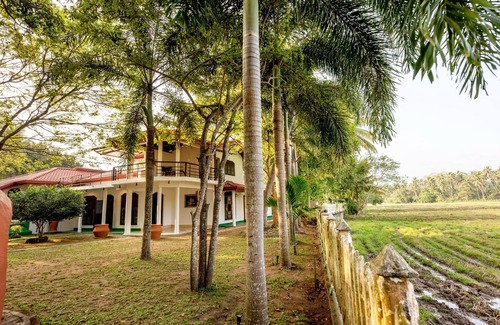 Narammala Villa | VinSri Villa 3-bedroom villa in brilliant Kadahapola with WiFi, fitness room, AC