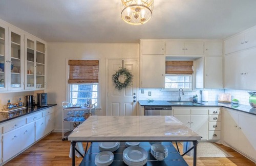 Tech Terrace House | Vintage 2-bedroom Gem located in Tech Terrace