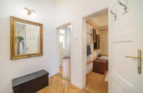 Pecs Apartment | Vintage Apartment