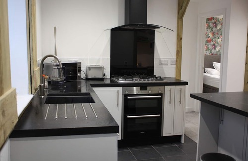 Lower Largo Apartment | Vintage Beach House - a calm, stylish space by the beach.