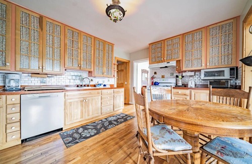 Estes Park Cabin | Vintage Cabin w/Views in Heart of Estes