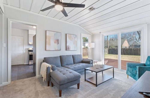 Tulsa House | Vintage Chic Cottage|KS Bed|Near Expo/Downtown/TU