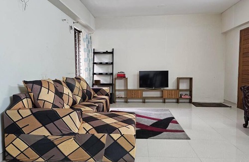 Dhaka Apartment | Vintage GreyRoom - Family Stay