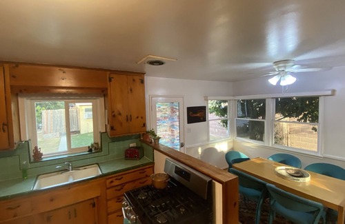 Altadena House | Vintage home near Rose Bowl & JPL/NASA. So many trails great for active folks