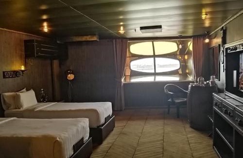 Botahtaung Boat Rental | Vintage Luxury Yacht Hotel