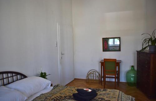 Funfhaus House | vintage private rooms - ONLY for LGBTQIA, women and Allies