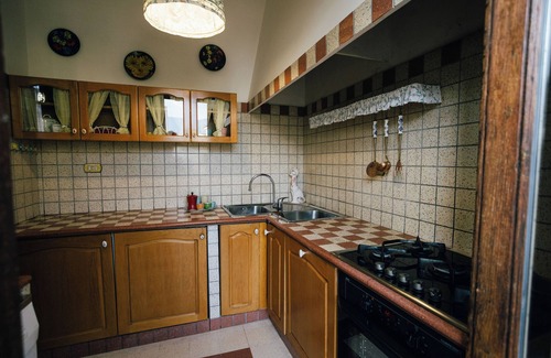 Sulmona Apartment | Vintage-retro style Venus and Adonis apartment