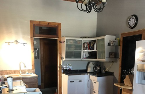 Norton Apartment | Vintage upstairs penthouse apartment with recreational room and gym