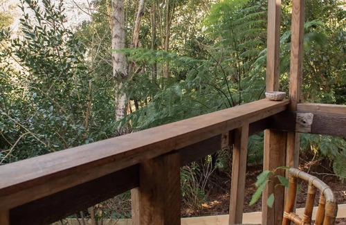 Emerald Cottage | Violet's Cottage, 5 Minute Walk to the Heart of Emerald and Puffing Billy!