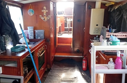 Woking Boat Rental | Vios. Historic Dutch Barge. River Ŵey. Surrey. UK