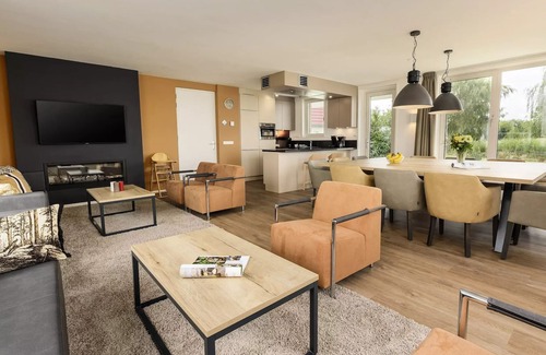 Municipality of Emmen House | VIP-Cottage für 12 Personen