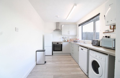 Aylesbury House | Virexxa Aylesbury Centre - Deluxe Suite - 3Bed House with Free Parking