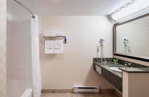 St. James Hotel | Viscount Gort Hotel, Banquet & Conference Centre