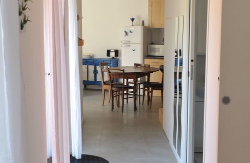 Sannois Cottage | visit Paris while enjoying the calm of a garden