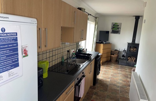 Coed-Y-Paen House | Visit Wales 4 Star, rural bungalow - Sauna, jacuzzi, play area and Free Wi-fi