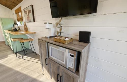 Lake City House | Vista Verde Farm Retreat - Stylish Cabins Nearby Springs