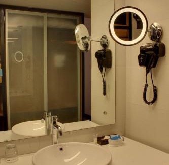 Ahmedabad Hotel | Vivanta Ahmedabad SG Highway