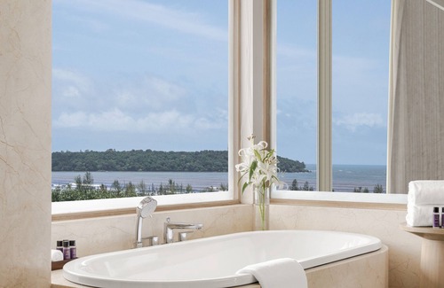 Caranzalem Hotel | Vivanta Goa, Miramar