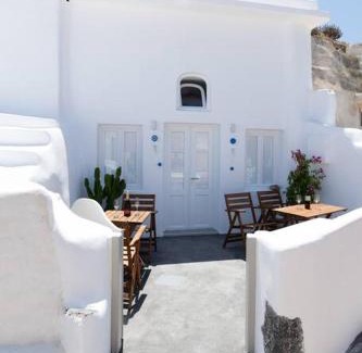 Finikia Apartment | Vivid Caves 1 bedroom Cavehouse