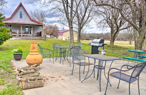 Towanda House | Vivid Cedar Ridge Cabin about 23 Miles to Wichita!