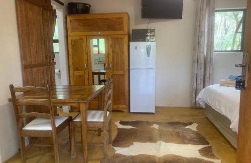 Bela-Bela Apartment | Vlakkieskraal FarmStay - Bosvark Cabin