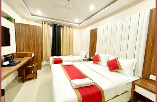 Varanasi Hotel | VNS - HOTEL LUXURY NEW S - R - KRISHNA VARANASI - Warm Hospitality & Comfortable Room In Varanasi - Near Kashi Vishwanath Temple - BEST HOTEL IN VARANASI