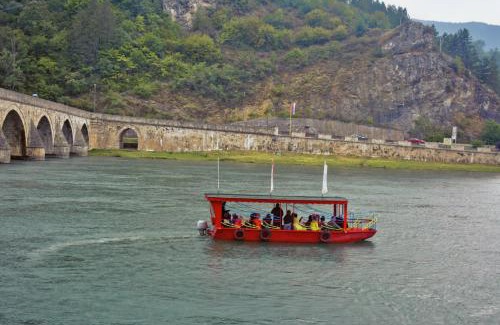 Visegrad Boat Rental | Vožnje brodićima Višegrad