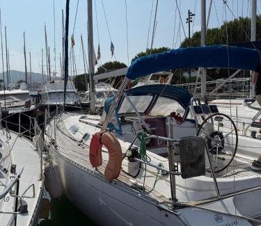 Hendaye Boat Rental | Voilier Dufour Classic 35