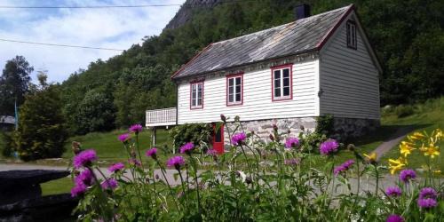 Hjelle House | Vollsnes Gjestehus