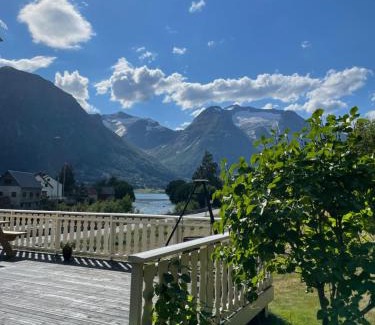 Hjelle House | Vollsnes Gjestehus