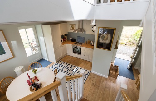Alexandria Cottage | Vorlich Cottage - peaceful relaxing cottage for 4 beside stunning Loch Lomond
