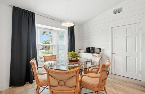 Naples Park House | Vrbo: Juniper Presents: Blue Haven – Outdoor Living + Close to Beach & Shops