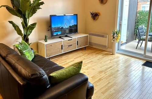 Bois-Franc Apartment | Vrbo Property