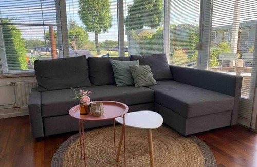 Nieuwkoop House | Vrijstaand vakantiehuisje aan het water