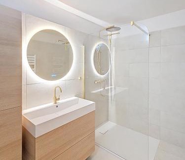 Theoule-sur-Mer Apartment | Vue baie à 5min de la plage 44m² avec parking