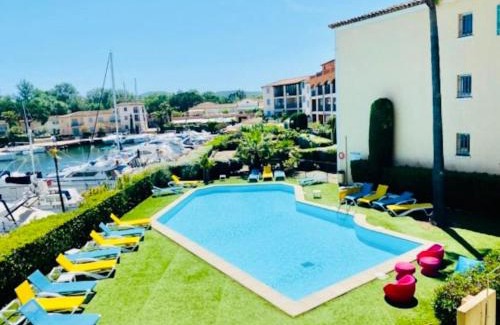 Port Cogolin Apartment | VUE Canal Superbe - Piscine - Parking Privé - Intérieur Neuf