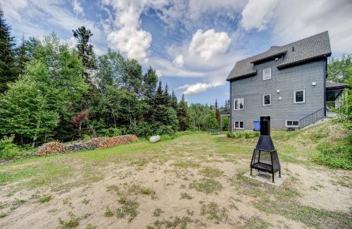 L'Anse-Saint-Jean Ski Chalet | Vue sur la montagne