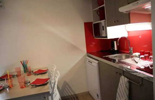 Collonges-la-Rouge Apartment | VVF Collonges-la-Rouge * - 2 Room Cottage 5 People 1 baby