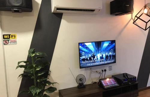 Taman Muhibbah House | W boutique 10pax with family karaoke