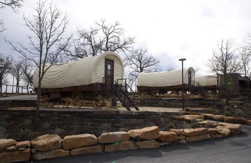 Bridgeport House | Wagon 1 - Cozy - Stylish West Wagon - Rustic Charm