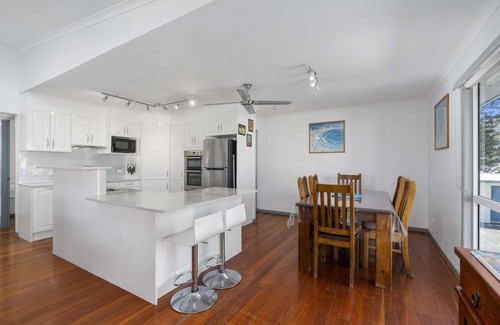 Banksia Beach House | Wagtail on Banksia Beach