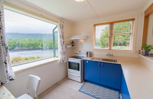 Manapouri Cottage | Waiau Crib - A Cottage by the River