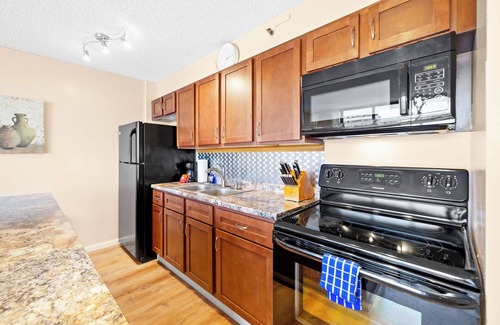 Waikiki Apartment | Waikiki Banyan @T1-19FL FreeParking King&Sofa Bed