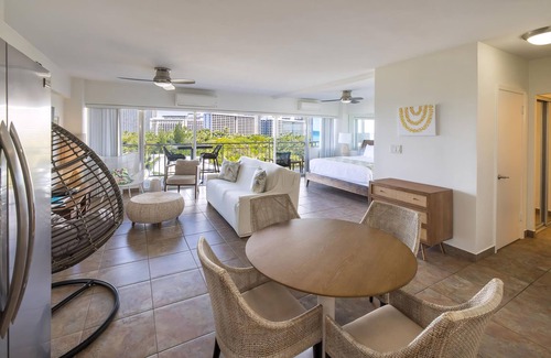 Waikiki Condo | Waikiki Shore 710 Ocean View 1 Bedroom