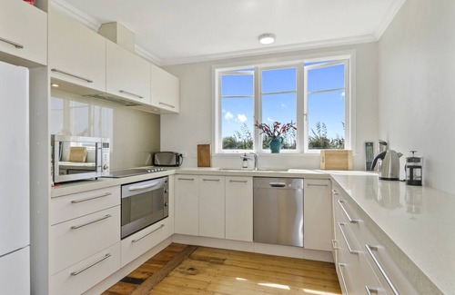Waipu House | Waipu Dunes - with SpanWaterfront walk to the beach. Pet-Friendly!nWaipu Cove