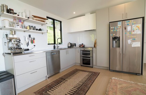 Waipu House | Waipu River View, Family friendly & close to beach.